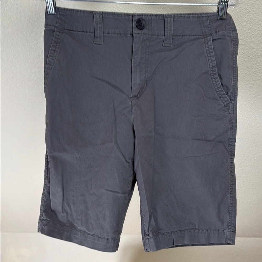 URBAN PIPELINE GREY SuperFlex Knee-Length Shorts. Size 30